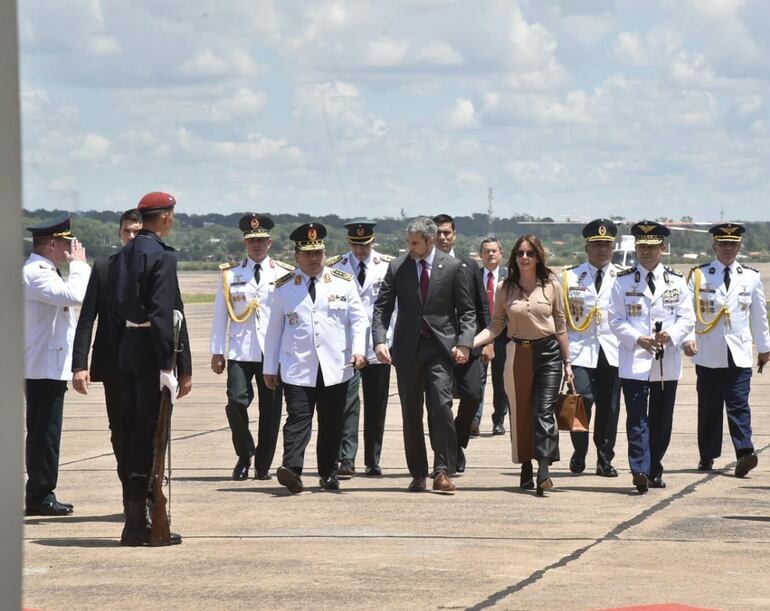 Mario Abdo Benítez y Silvana López Moreira Bo.