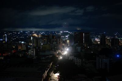 Vista de Caracas el 22 de julio de 2019, muestra como la capital y otras partes de Venezuela fueron golpeadas por un corte masivo de energía.