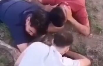 Agentes del Grupo Lince ordenaron cuerpo a tierra a tres infractores de la cuarentena.