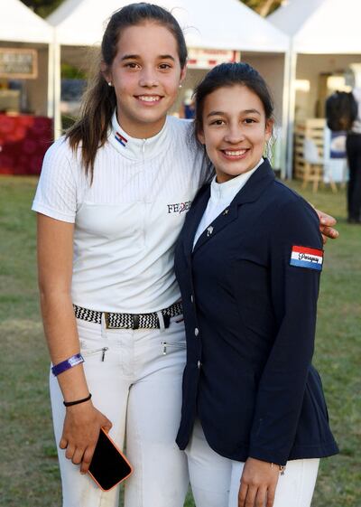 Luciana Llano y Estefanía Oviedo.