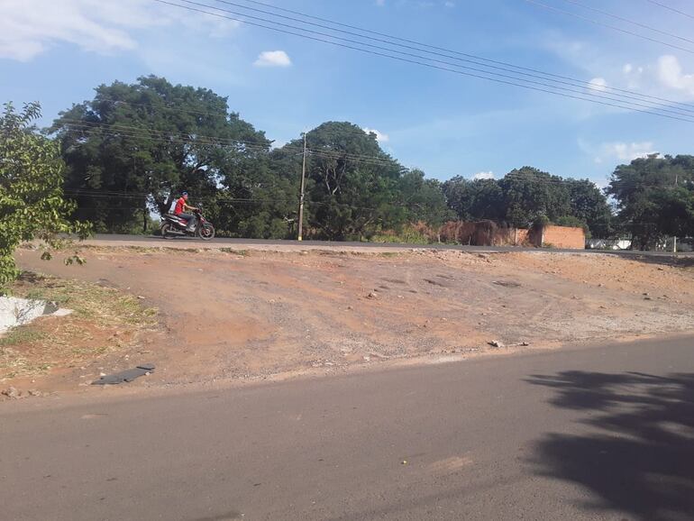 La fracción de la ruta PY05, que los transeúntes reclaman para que se repare.