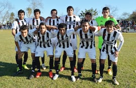 plantel-titular-de-sportivo-ybycui-que-despues-de-una-derrota-en-casa-goleo-de-visitante-por-4-1-al-14-de-mayo--213829000000-1488132.jpg
