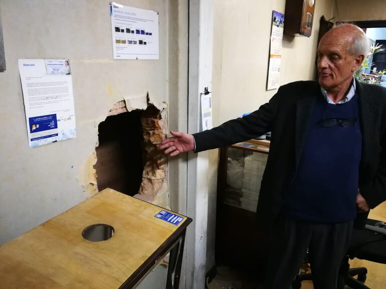 El propietario Guido Galli, cometó que es la 4° vez que roban la tienda.