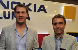 marcos-nowak-representante-de-nokia-argentina-junto-a-daniel-gonzalez-vicepresidente-de-fenix-trading-representante-de-la-marca-en-nuestro-pais--221437000000-555493.jpg