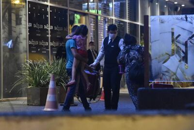 Pasajeros que llegaron desde Sao Paulo vía Ciudad del Este harán cuarentena en un hotel de Asunción.