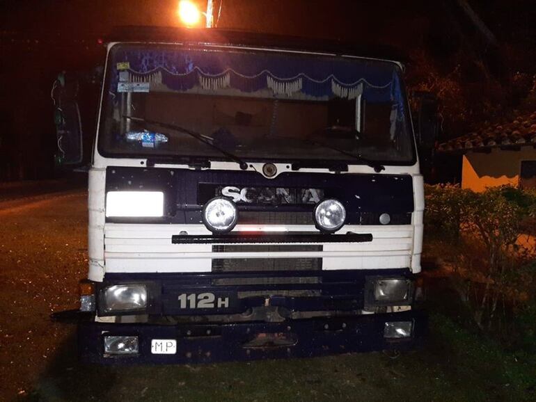 Camión de Combustible, propiedad de Romina López López.