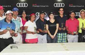 los-clasificados-en-primer-y-segundo-lugar-del-torneo-apertura-de-temporada-del-carlos-franco-country-y-golf-club-de-arroyos-y-esteros-por-la-copa-au-00245000000-1562695.jpg