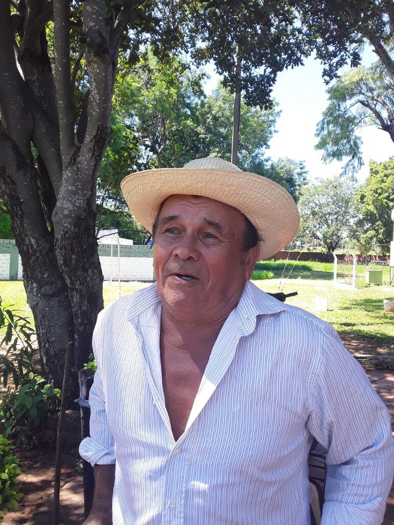 Feliciano González, usuario de la ANDE.