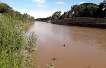 el-canal-paraguayo-comenzo-a-recibir-las-aguas-del-pilcomayo-ahora-se-aguarda-un-repunte-que-origino-alerta-roja--211531000000-1787815.jpg