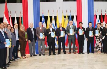 integrantes-de-las-organizaciones-que-trabajan-a-favor-de-la-proteccion-de-ninos-asistieron-ayer-a-la-presentacion-de-paraguay-como-pais-pionero-co-201335000000-1623269.jpg
