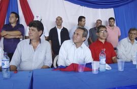 efrain-alegre-y-el-candidato-oviedista-lino-oviedo-sanchez-por-primera-vez-se-mostraron-juntos-en-un-acto-proselitista-ayer-en-horqueta-mas-alla-de-224451000000-536317.jpg