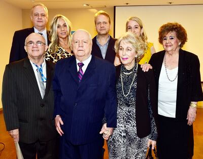 Ramiro Breuer, Sandra Breuer, Raúl Breuer (h) y Tessy Breuer,
   
 Dr. Silvio Espínola, Dr. Raúl Breuer, Tessy Rodríguez Alcalá de Breuer  y Chabela Enciso Planás de Reyes.