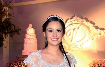 valerie-ruckelshaussen-ceuppens-vivio-una-noche-unica-y-especial-en-la-celebracion-de-su-cumpleanos-mas-simbolico-el-15-sus-padres-le-organizaron-23449000000-1444852.jpg