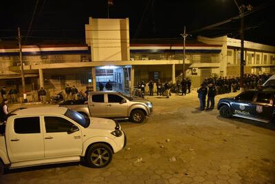 Fachada del penal de Tacumbú en la madrugada de este martes.