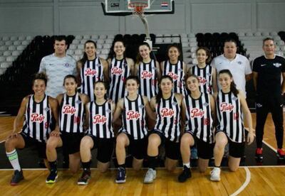 Elenco de Primera del club Libertad, finalista del torneo Clausura, con Sol de América.