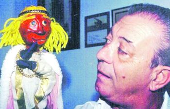 humberto-gulino-con-uno-de-sus-titeres-desarrollo-una-carrera-teatral-por-mas-de-cincuenta-anos--192633000000-1318960.jpg