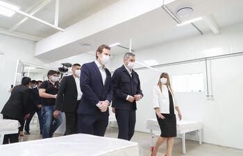 El presidente Mario Abdo durante la inauguración este miércoles del hospital de contigencia para Covid en el Nacional de Itauguá.