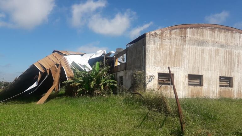 Muchos locales quedaron destechados a causa del temporal.