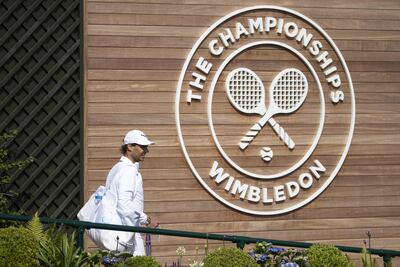 WIN531. LONDRES (REINO UNIDO), 28/06/2019.- El tenista español Rafael Nadal llega a un entrenamiento en el All England Lawn de Wimbledon, Londres (Reino Unido), este viernes. EFE/Peter Klaunzer SÓLO USO EDITORIAL? NO VENTAS? NO ARCHIVO