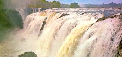 Según los trabajos de la Comisión Mixta de Límites Paraguayo-Brasileña, realizados en 1959,  las altas cumbres del Mbaracayú dejaban la totalidad de los saltos en territorio paraguayo.