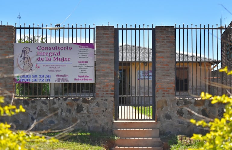 El consultorio privado en Paso Yobái, propiedad de la médica que solamente atiende los sábados.