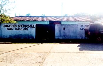Sede del Colegio Nacional San Carlos en el que hoy se realizarán las elecciones municipales de San Carlos del Apa, Concepción.