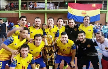 el-equipo-de-la-academia-y-deportes-a-d-con-el-eslogan-mbarete-don-abelardo-se-corono-pentacampeon-de-la-federacion-encarnacena-de-futbol-de-sal-211839000000-1662047.jpg