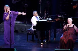 armando-manzanero-y-mocedades-cerraron-el-show-con-el-tema-musical-eres-tu--193439000000-1841406.jpg