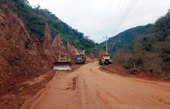 el-asfaltado-entre-rios-villa-montes-se-realiza-sin-pausas-cruzando-la-serrania-del-aguarague-en-dos-anos-cambiara-el-mapa-de-rutas-de-la-region--212948000000-1365995.jpg