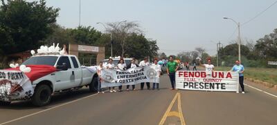 Estudiantes y docentes de la UNA salen a manifestarse en Quiindy.