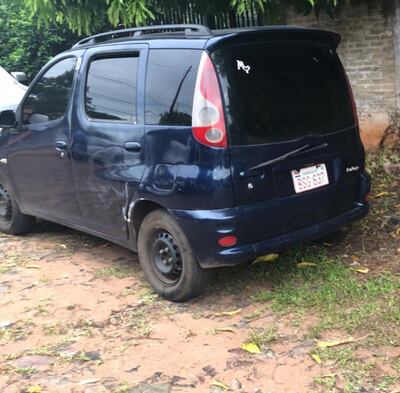 El automóvil Toyota Funcargo azul que usaron los asaltantes fue  denunciado como hurtado el lunes en Fernando de la Mora.