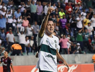 Gustavo Ramírez, 29 años, festeja uno de sus goles para el Atlético Zacatepec, su décimo club en el fútbol mexicano.