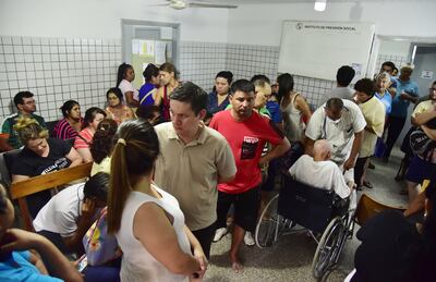 Consultas por dengue saturan hospitales