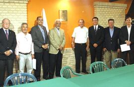 directivos-del-asuncion-tenis-club-expresidentes-de-la-entidad-representantes-de-los-clubes-amigos-y-de-la-asociacion-paraguaya-de-tenis-participaro-212609000000-1447082.jpg