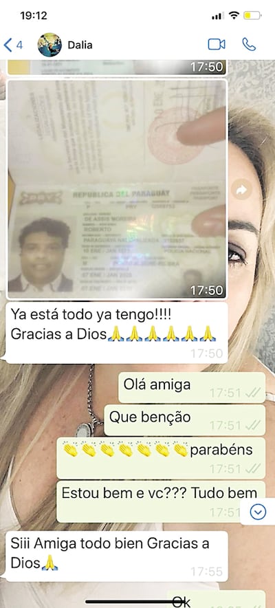 En este mensaje,  Dalia López avisa a la esposa de Wilmondes que los documentos estaban listos.