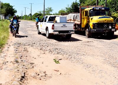 El tramo vial de 14 kilómetros se encuentra en deplorables condiciones y   requiere de un mantenimiento general.