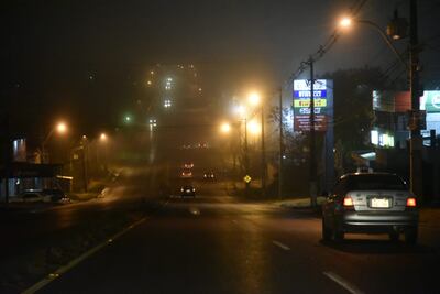 Vista de la zona de Acceso Sur en la madrugada de este martes, con neblina.