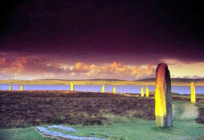 El famoso monstruo del Lago Ness, que durante siglos ha alimentado la leyenda en Escocia, podría ser en realidad una anguila europea gigante, según reveló este jueves un grupo de científicos.