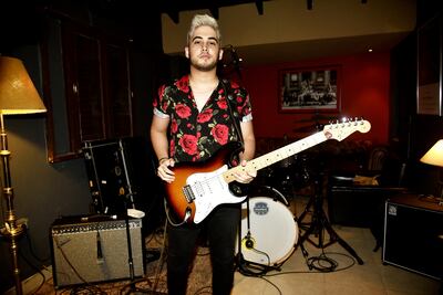 Luigi Manzoni presentó en la noche del lunes su nuevo trabajo, con un concierto íntimo en el bar Spin The Black Mango.