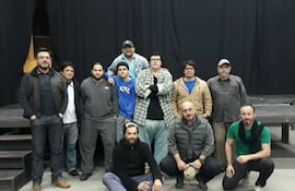 guionistas-y-dramaturgos-tras-la-reunion-realizada-en-la-manzana-de-la-rivera-los-mismos-debatieron-en-torno-a-la-reglamenta-cion-de-la-ley-del-audi-213524000000-1746521.jpg