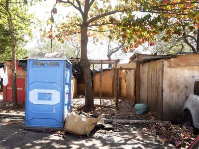 En las plazas frente al Cabildo nacional, se ve a pocas familias preparándose para la mudanza.