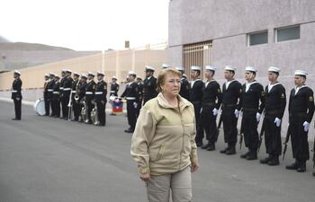 la-presidenta-michelle-bachelet-durante-la-puesta-en-marcha-de-la-operacion-conjunta-aerea-y-terrestre-en-el-helipuerto-pampa-perdiz-en-alto-hospic-200134000000-1400117.jpg