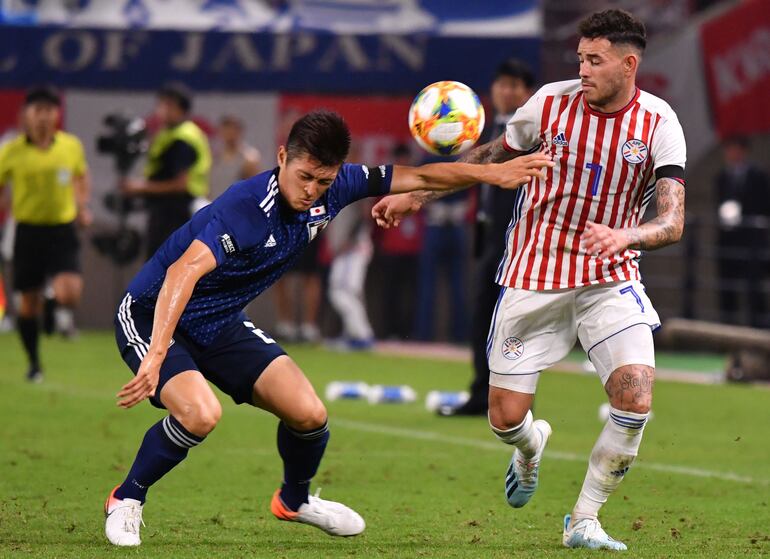 Tony Sanabria (7) jugó la primera etapa en Paraguay y no apareció mucho.