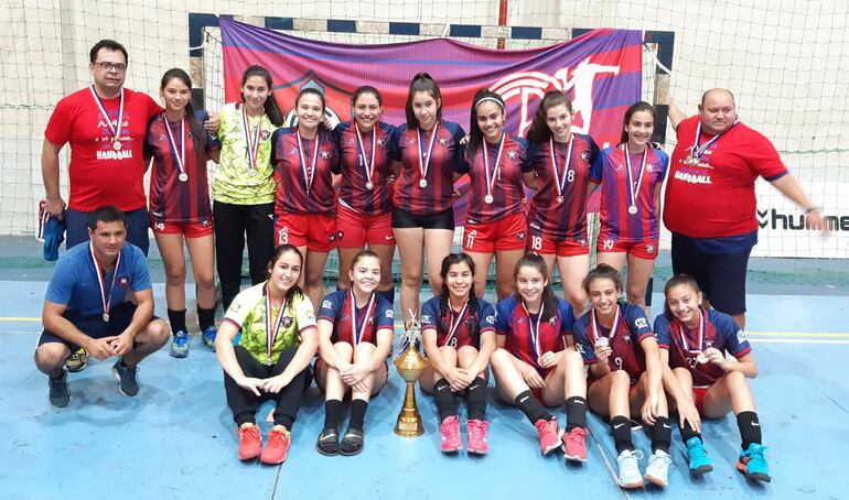 El plantel de Cerro Porteño Sub 16 fue campeón, las Mayores también aspiran al título.