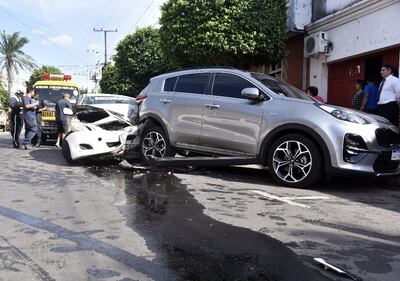 La forma en que quedaron los vehículos hace suponer que Saucedo circulaba en su Toyota Belta a una alta velocidad.