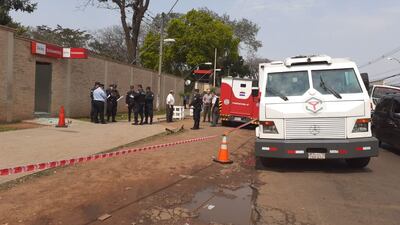 Violento asalto a guardias cuando depositaban dinero en un cajero.