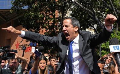 El líder de la oposición venezolana Juan Guaidó, durante la caravana hacia el Parlamento.