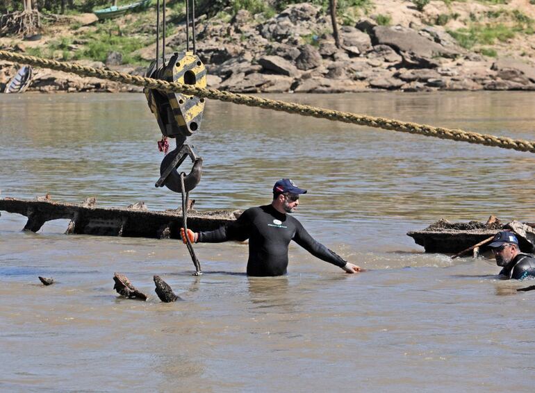 Rescate del buque Paraguarí.