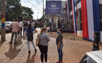 Al habilitarse  la cuarentena inteligente, los encarnacenos recurrieron masivamente a entidades financieras.