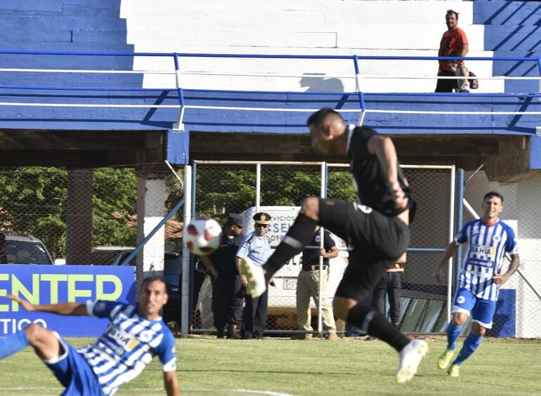 Cardozo a punto de convertir el centro de Bareiro en el primero del Guma.